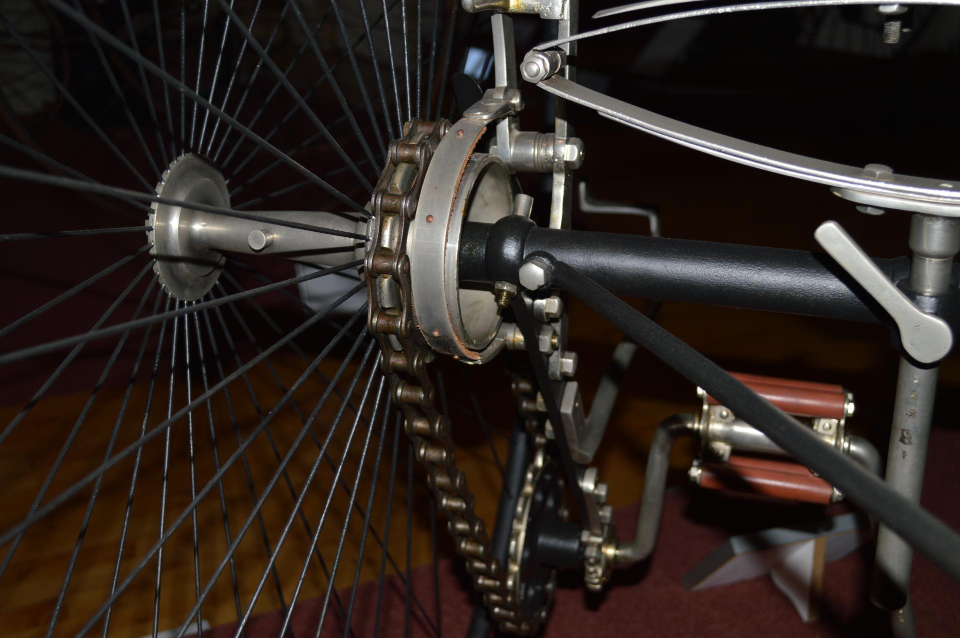 Social convertible rudge cycle 1882 chain