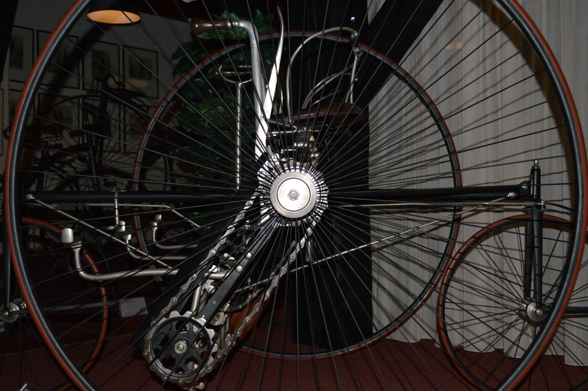 Social convertible rudge cycle 1882 wheel